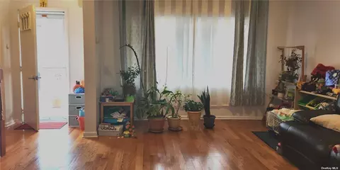 10-22 Clintonville St, Whitestone, NY 11357