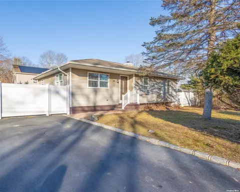 185 Atlantic Ave, Patchogue, NY 11772