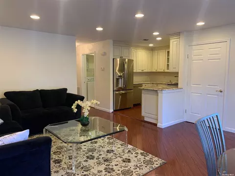933 Altessa Blvd #933, Melville, NY 11747