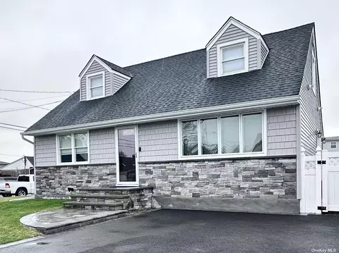 450 Berg Ave, East Meadow, NY 11554