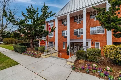 250 N N Village Ave #B8, Rockville Centre, NY 11570