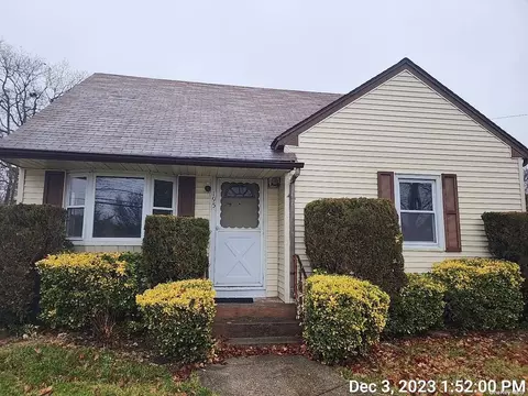 195 Candlewood Rd, Bay Shore, NY 11706