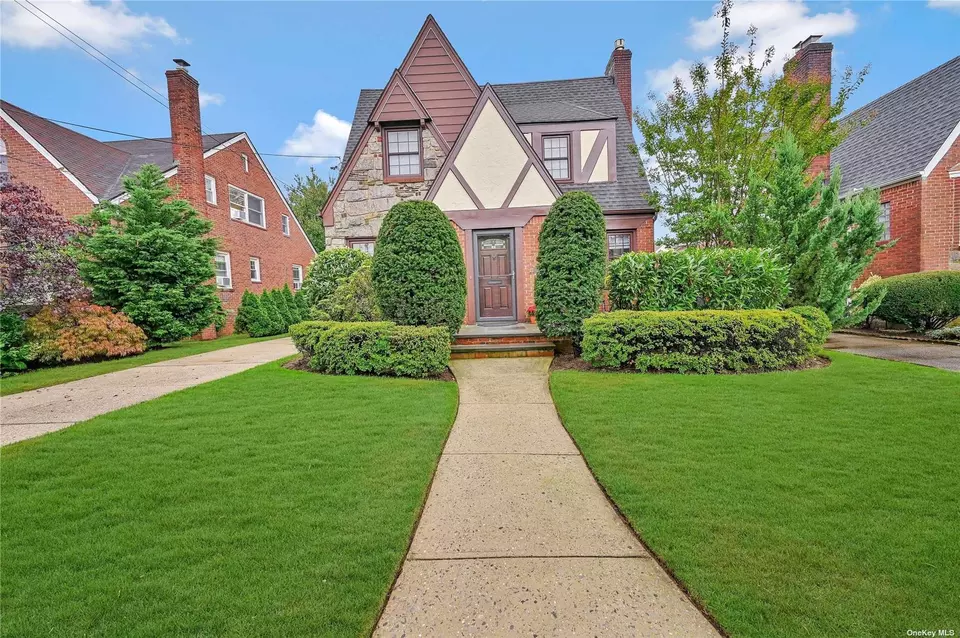 1103 Delmar Ave, Franklin Square, NY 11010 32 Photos Movoto