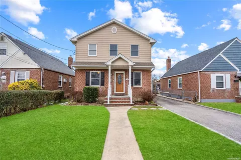 105 Caroline Ave, Franklin Square, NY 11010