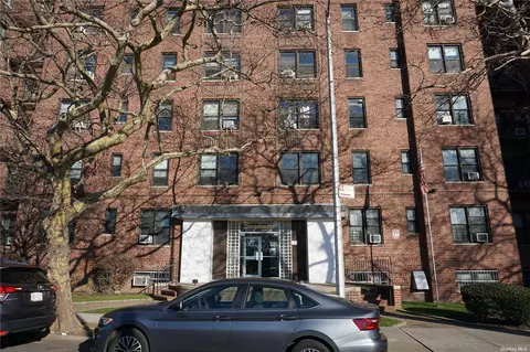 84-31 Van Wyck Expy #4L, Briarwood, NY 11435