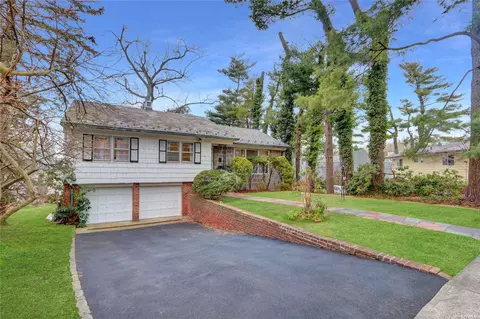 82 Somerset Dr, Great Neck, NY 11020