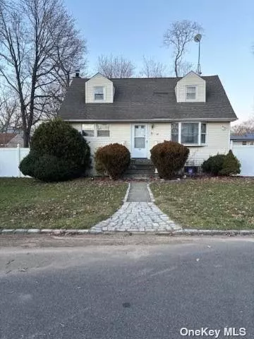42 Benburb St, Amityville, NY 11701