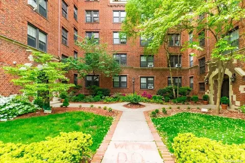 68-44 Burns St #F4, Forest Hills, NY 11375