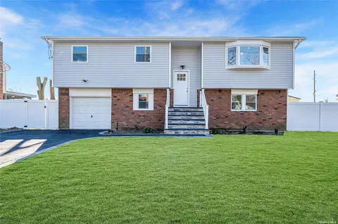 155 N Arizona Rd, West Babylon, NY 11704