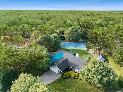 7 N Quarter Rd, Westhampton, NY 11977