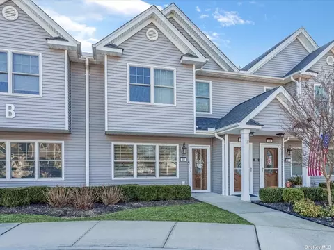608 Carman Ave #B3, Westbury, NY 11590