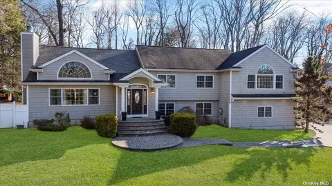 466 Wolf Hill Rd, Dix Hills, NY 11746