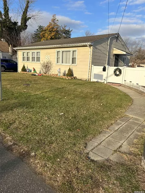 83 Irmisch Ave, Lindenhurst, NY 11757