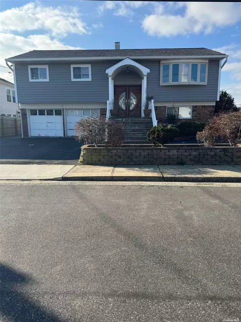 554 Nassau Ave, Freeport, NY 11520
