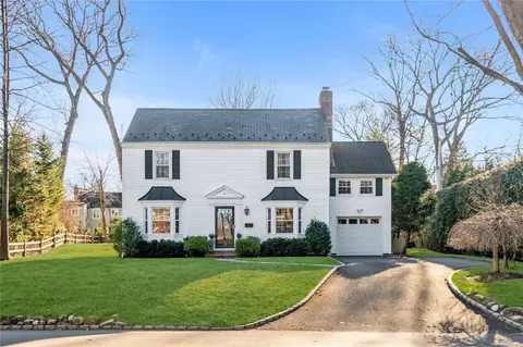 6 Bayberry Rdg, Roslyn, NY 11576