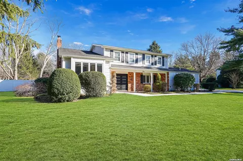 9 Austin Ln, Huntington, NY 11743