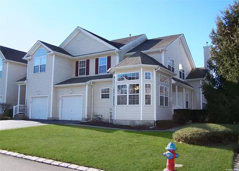 91 Kettles Ln #91, Medford, NY 11763