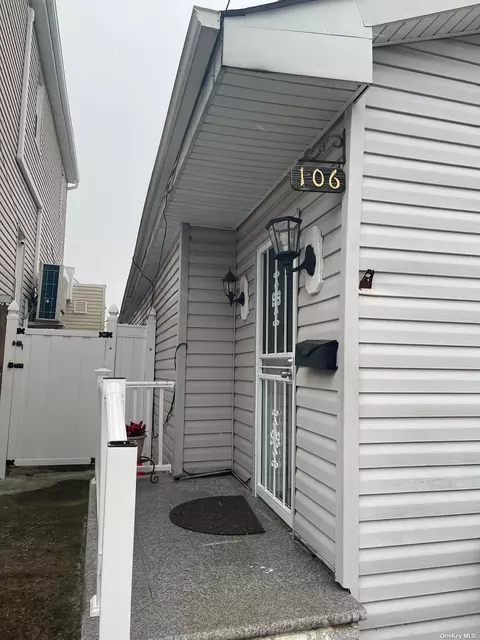 106 E 6th Rd, Broad Channel, NY 11693