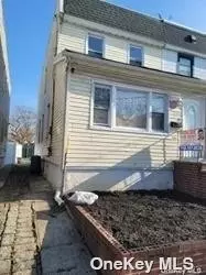 93-13 112th St, Richmond Hill, NY 11418