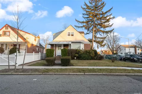 121-69 233rd St, Rosedale, NY 11422