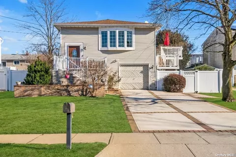 66 Roosevelt Blvd, Massapequa, NY 11758