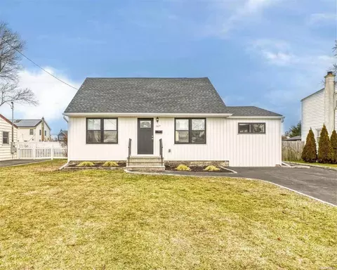 167 Van Buren St, West Babylon, NY 11704
