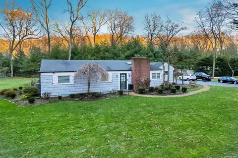 2010 Midlane Rd S, Muttontown, NY 11791