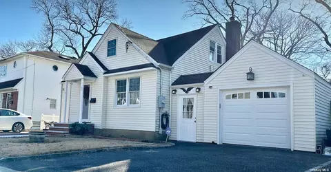 162 E Argyle St, Valley Stream, NY 11580