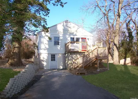 25 Sams Path, Rocky Point, NY 11778