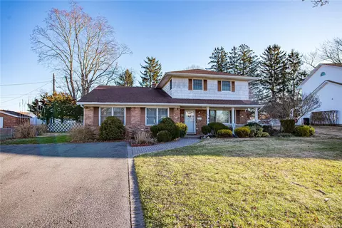 36 Colgate Dr, Smithtown, NY 11787