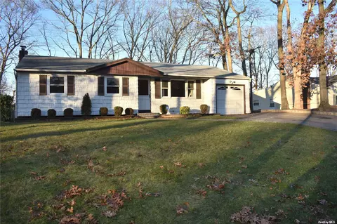 4327 Express Dr, Ronkonkoma, NY 11779