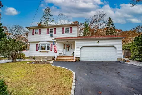 351 Revilo Ave, Shirley, NY 11967