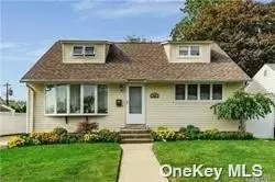 122 Vincent Rd, Hicksville, NY 11801