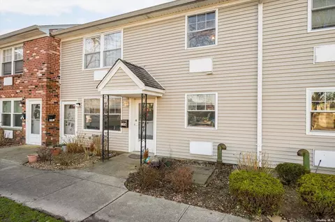 500 Fulton St #18W, Farmingdale, NY 11735