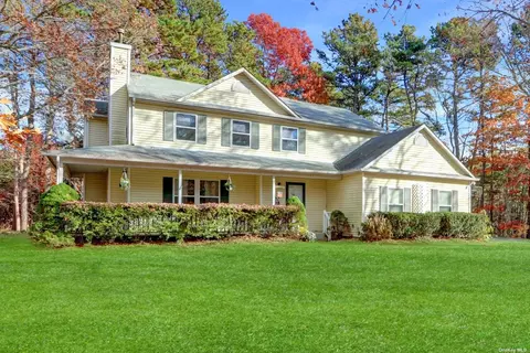 153 Natures Ln, Miller Place, NY 11764