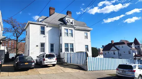 162-01 87th Rd, Jamaica, NY 11432