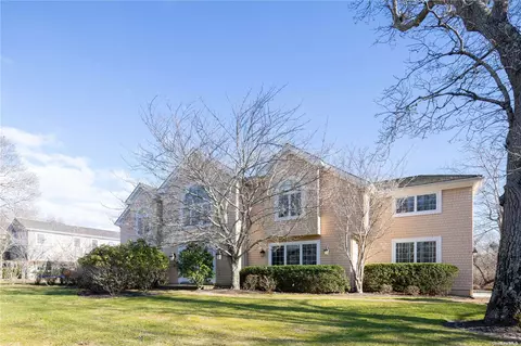 10 Michaels Way, Westhampton Beach, NY 11978