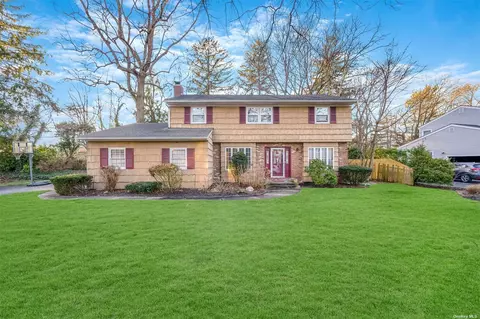7 Gwendale Ln, Greenlawn, NY 11740