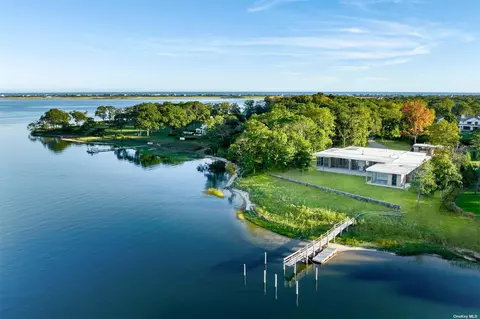 27 Bay Rd, Quogue, NY 11959
