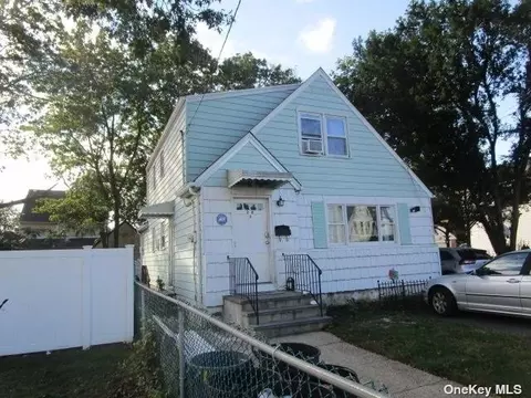 28 Hope St, Hempstead, NY 11550