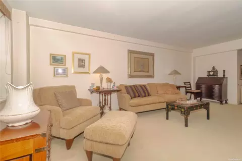 18-40 211th St #2K, Bayside, NY 11360