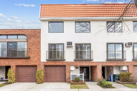 423 Schorr Dr #34D, College Point, NY 11356