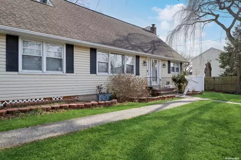 41 Hawthorne Ave, Central Islip, NY 11722