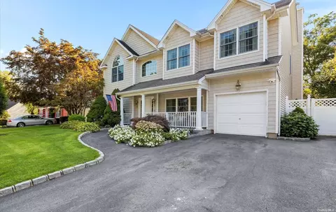 26 Dellmarie Ln, Nesconset, NY 11767