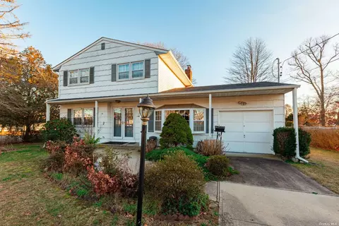 184 Ithaca St, Bay Shore, NY 11706