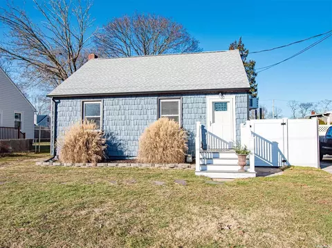 57 Harris St, Patchogue, NY 11772