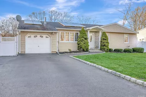 570 Durham Rd, Sayville, NY 11782