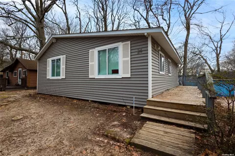 24 Anchor Path, Baiting Hollow, NY 11933