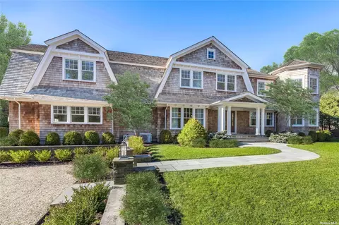 4 Rose Ct, Southampton, NY 11968