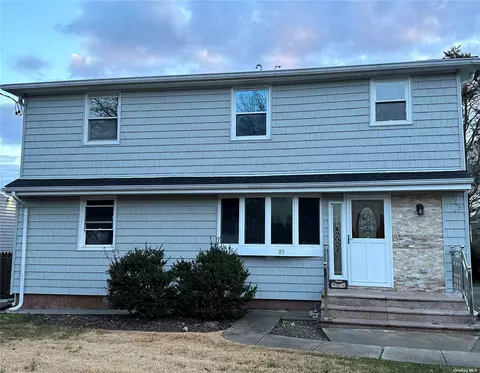 89 Wentworth Ave, Albertson, NY 11507